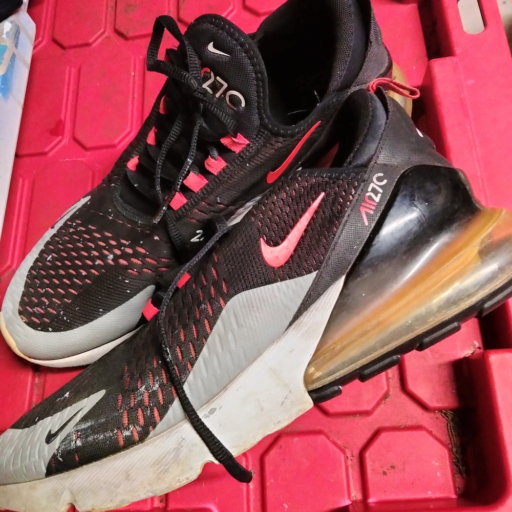 Nike Air Max 270 Black and Red Sneakers